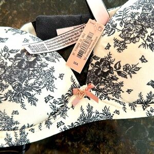 Black and white floral Victoria’s Secret bra
